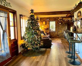 Appalachian Mountain Inn~2 miles to Ohiopyle - Mill Run - Sala de estar