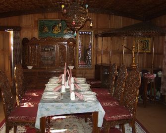 Alif Laila Group Of Houseboats - Srinagar - Restaurante