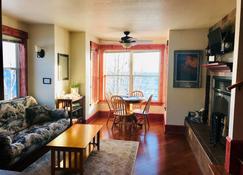 The Inn At Croftville Road Cottages #5. On The Shore Of Lake Superior - Grand Marais - Living room