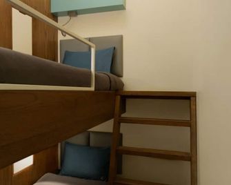 Sleep 'n Fly Sleep Lounge, C-Gates Termi - Dubái - Escaleras