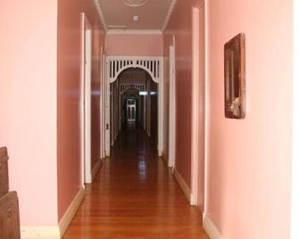 Hotel Corones - Charleville - Pasillo