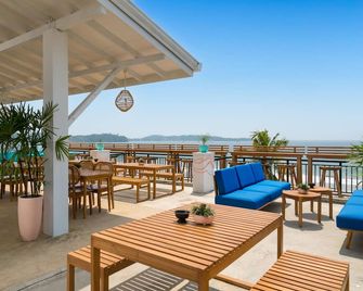 Outpost Weligama Beachfront - Weligama - Parveke