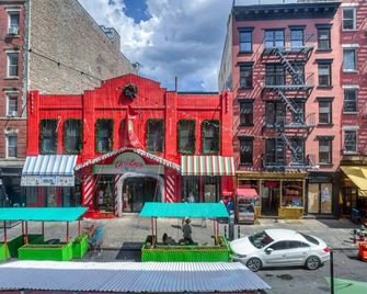 Luxe Nolita 1BR w/ Elevator & Roof Deck, nr SoHo, by Blueground - ניו יורק - בניין