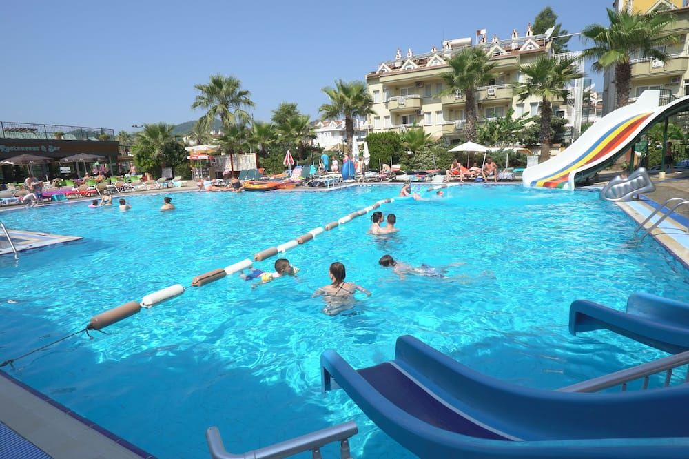 إكسيلسيور أنيكس - مارماريس - حوض السباحة