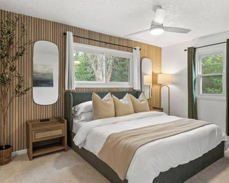 Charming 3-Bedroom House With Ac And Wifi. Lake Access King Beds! Newly Remodel - Minneapolis - Bedroom