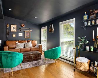 Glencairn Knoll - La Grange - Living room