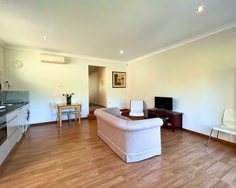 My Place - Central & Comfortable Sydney Home - 킬라니 하이츠 - 거실