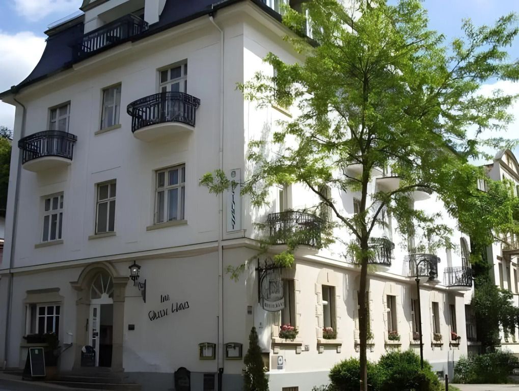 Hotel Weisses Haus - באד קיסינגן - בניין