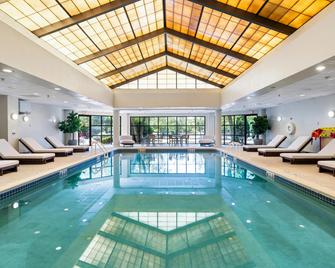 Doubletree by Hilton Fairfield Hotel & Suites - Fairfield - Pool
