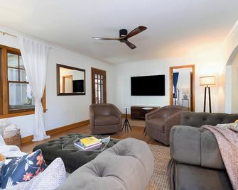 The Little Brick House - Walkable to the Square Dining & Shopping - Winterset - Sala de estar