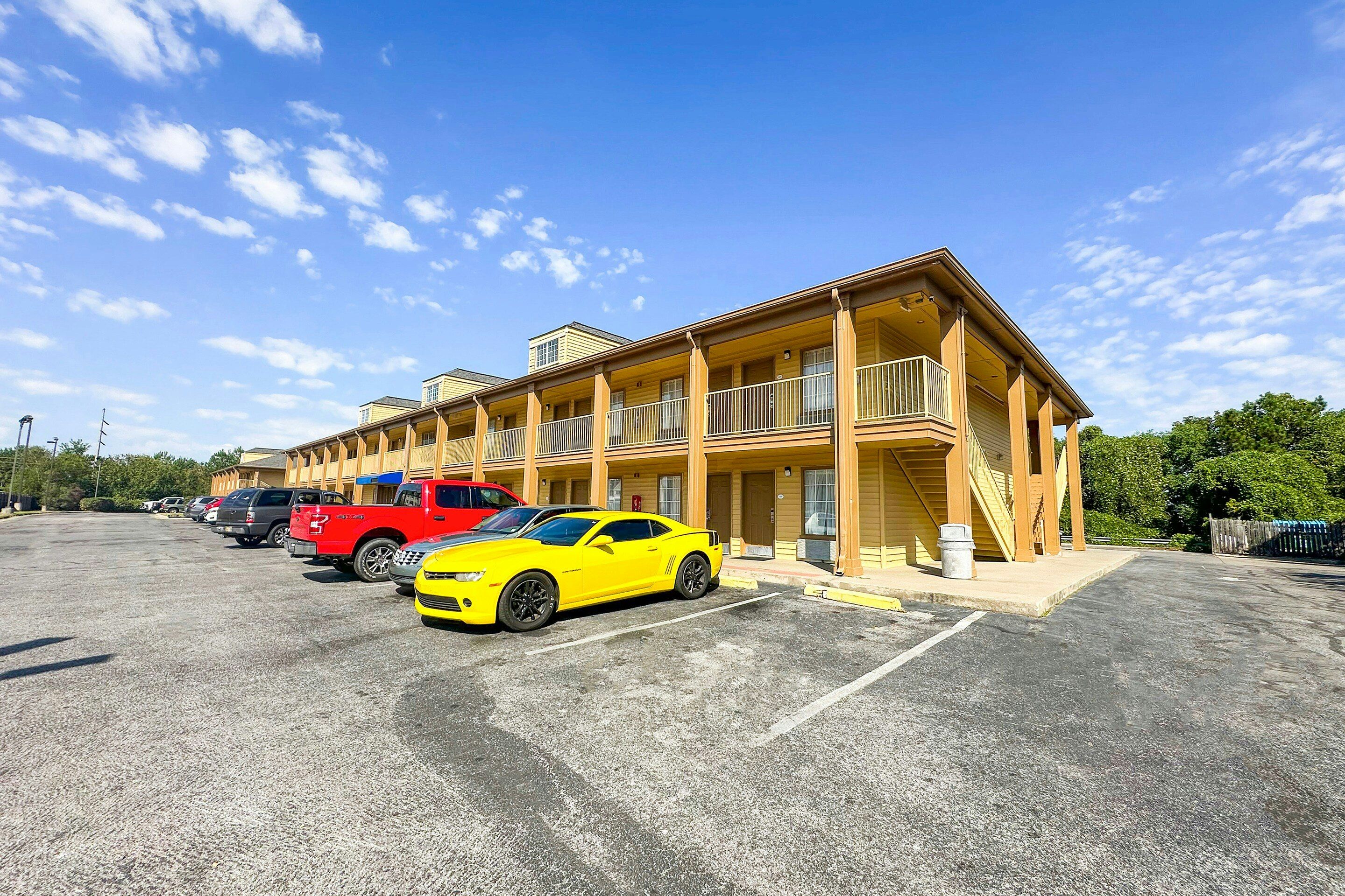 Bonita Lakes Inn by Capital O Meridian I20 - מרידיאן - בניין