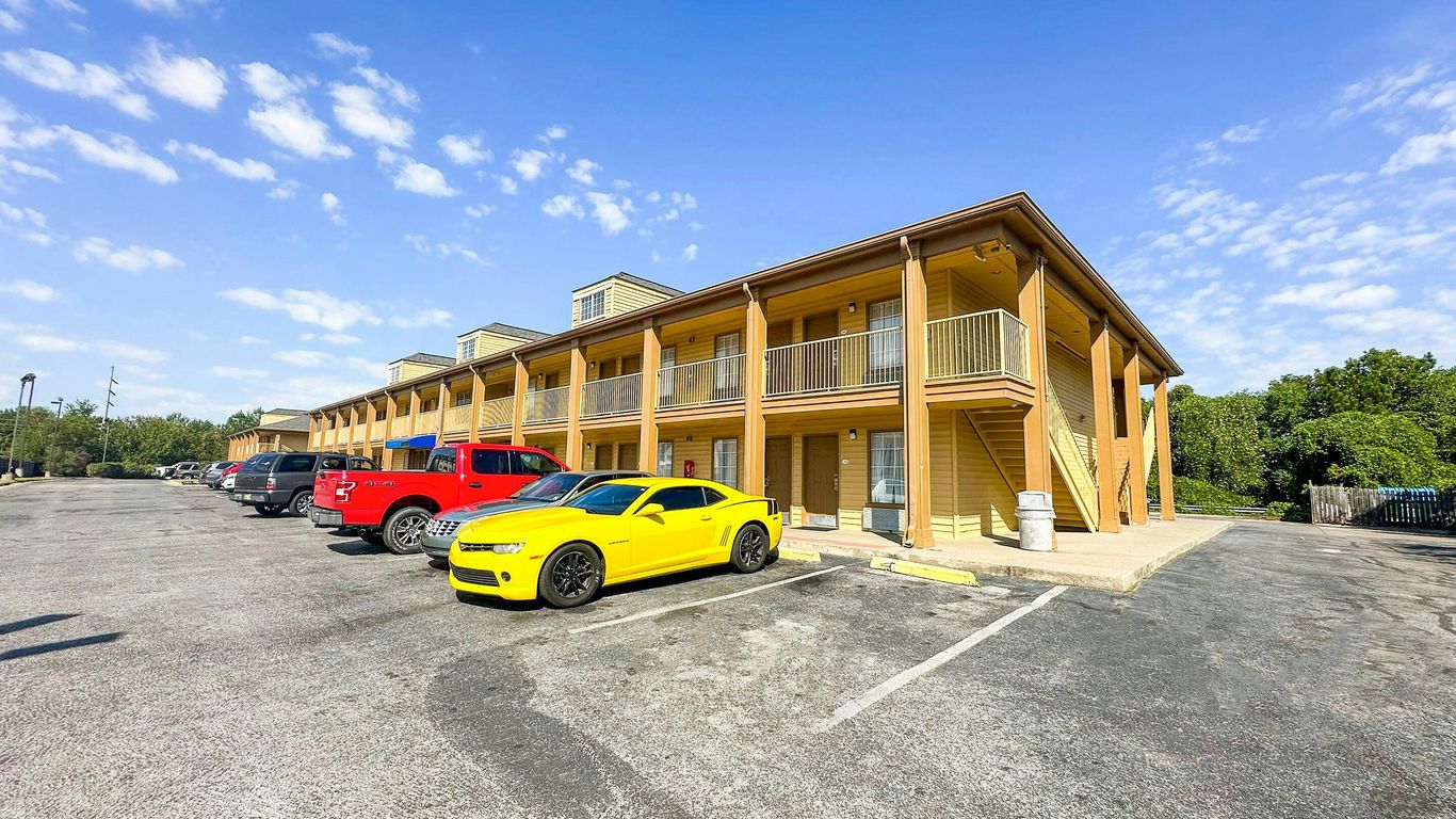 Bonita Lakes Inn by Capital O Meridian I20