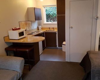 Camberley Court Motel - Hastings - Kitchen