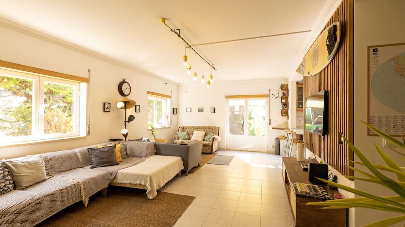 Pineapple Surf House