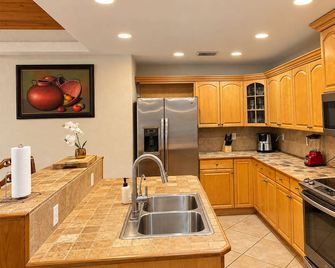 Beautiful Vacation Home Across From Lake Okeechobee - Okeechobee - Kitchen