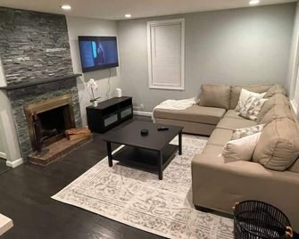 Boston's Best Vacation House - Boston - Living room