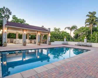 Monkey Thorn Guest Lodge - White River - Pool