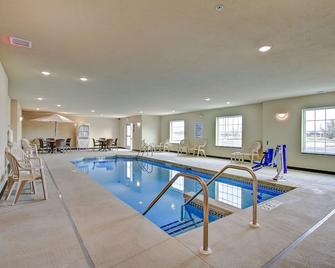 Cobblestone Hotel and Suites - Pulaski - Pulaski - Piscina
