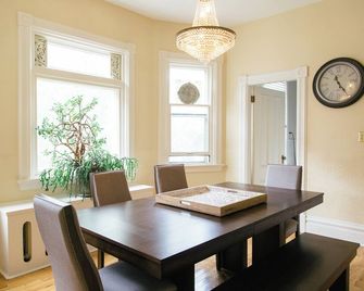 Stunning and spacious heritage home - Saint John - Dining room
