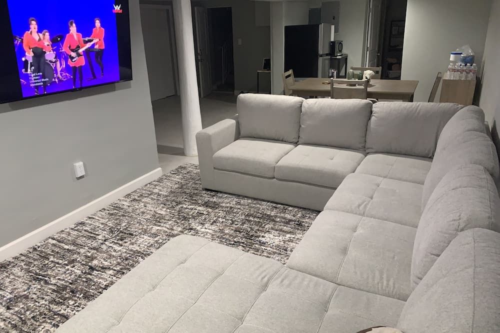Stylish Basement Studio in Central El Pa - El Paso - Living room