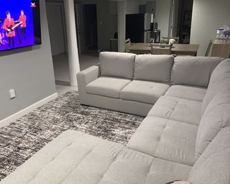 Stylish Basement Studio in Central El Pa - El Paso - Living room