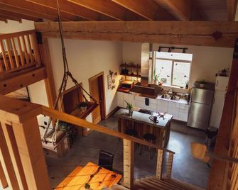 Trailhead Guesthaus - Family Friendly Rainforest Cabin with Sauna on a Creek - Port Renfrew - Stairs