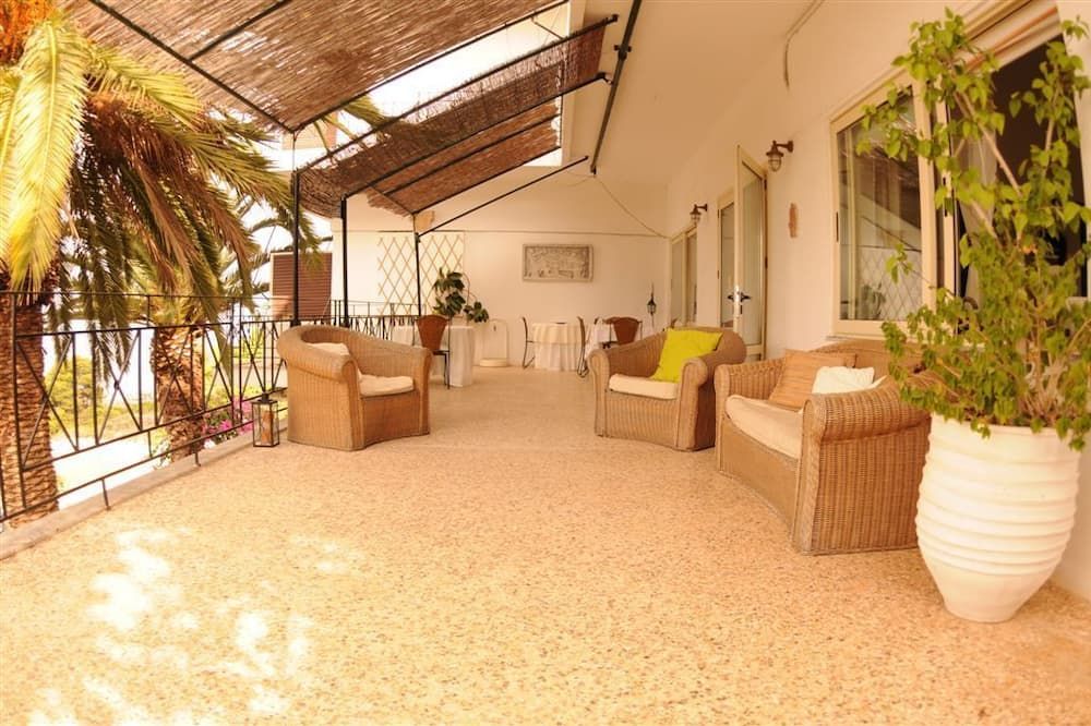 Hotel Akrotiri - חאניה - פטיו