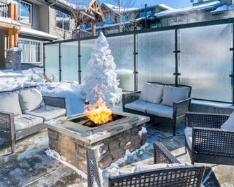 Copperstone Resort - Mountain View Suite - Dead Man's Flats - Patio