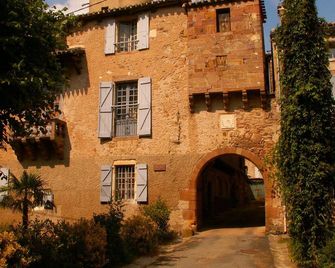 House in the countryside near a lake - Carmaux - Edificio