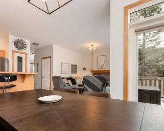 Eagle Crest | Steam Shower | Fireplace | Springs - Radium Hot Springs - Dining room