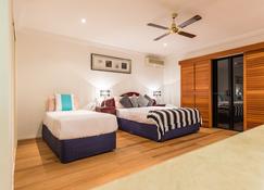 An entertainer's paradise on the Gold Coast - Main Beach - Bedroom