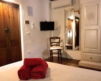 The Templars Guesthouse - Santu Lussurgiu - Bedroom