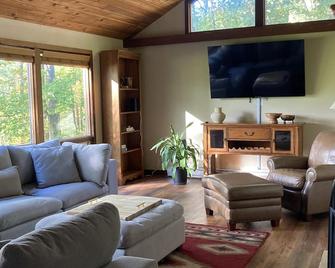 Location Location Location - Farmington - Sala de estar