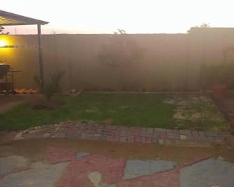Sharon's bed and breakfast - Pilanesberg - Вигляд зовні