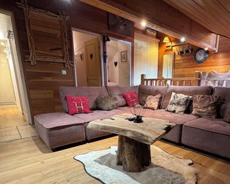 Lovely Duplex Flat Facing The Slopes In Serre Chevalier For 8 To 10 People - La Salle-les-Alpes - Wohnzimmer
