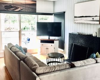 Breakaway - Just 250m to the beach + Pet Friendly - Blairgowrie - Living room