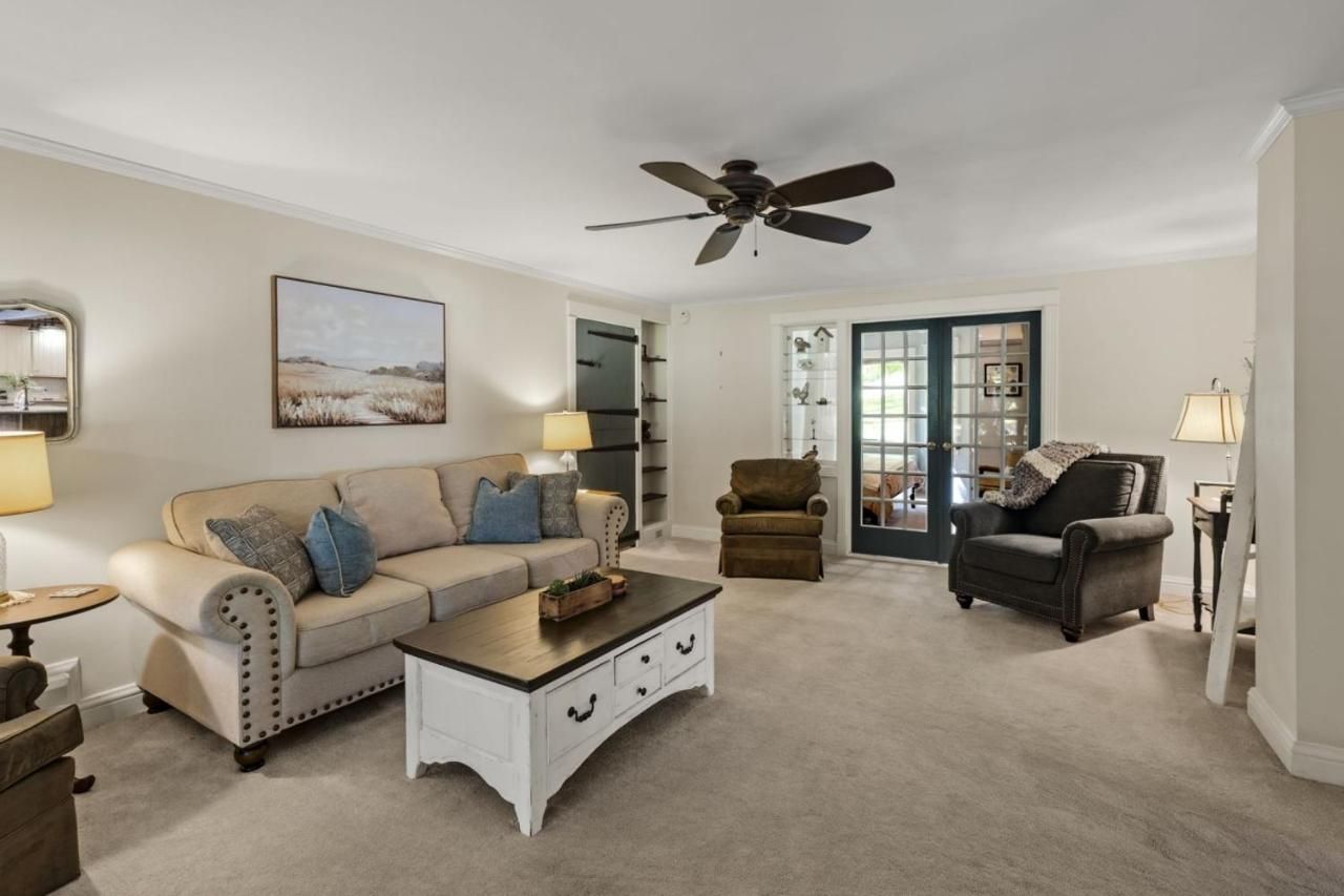 Pool | Hot Tub | 3 Min to Lake | Pets Allowed