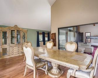 Mountain View Quiet Getaway - Coarsegold - Dining room