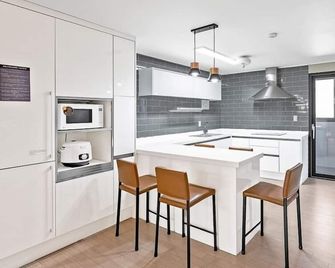 Pohang A1 Hotel Yeongildae Branch - Pohang - Kitchen