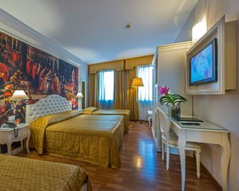 Hotel Al Vivit - Venedik - Yatak Odası