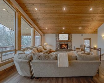 Flathead River Retreat Fit For 15 - Columbia Falls