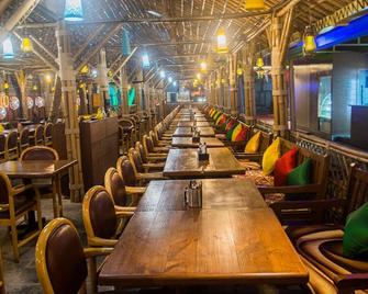 The Myriad Business Hotels And Restaurants - Utan - Restaurante