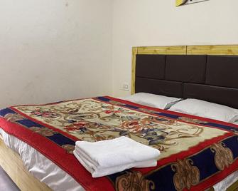 The Prasher Lodge Mall Road Manali - Manali - Bedroom