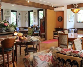 Hotel Wellies - קארויזאווה - מסעדה