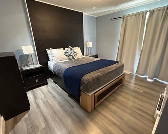 Riverside Resort - One Bedroom Semi-Detached Cabin Suite - Qualicum Beach - Bedroom