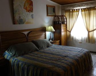 Vacation Home: the Space, Privacy, Comfort of Your Own House! - San Salvador - Bedroom