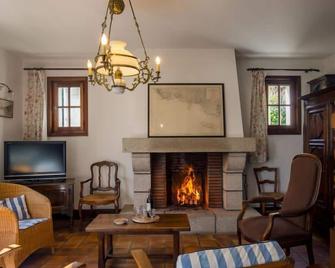 Holiday Home Saint Nicolas by Interhome - Nevez - Вітальня