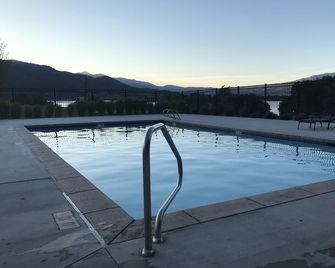 Affordable Pineview Reservoir 2 Bedroom Suite with a View - Huntsville - Pool