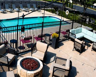 Hampton Inn Summersville - Summersville - Gebäude