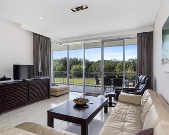 Salt Beach Luxury Apartments by Kingscliff Accommodation - Kingscliff - Living room